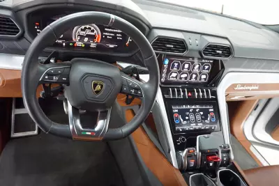 Lamborghini URUS 2021