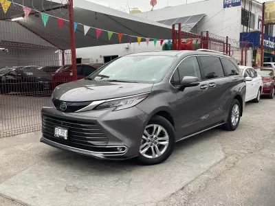 Toyota Sienna Minivan 2022