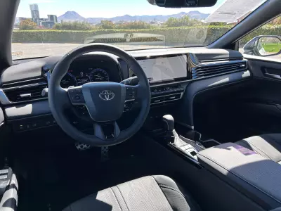Toyota Camry 2025